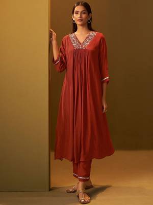 Women Ethnic Motifs Embroidered Thread Work A-Line Kurta with Trouser 3