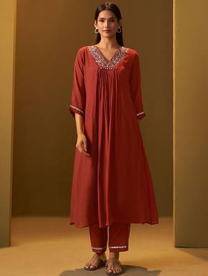 Women Ethnic Motifs Embroidered Thread Work A-Line Kurta with Trouser 5