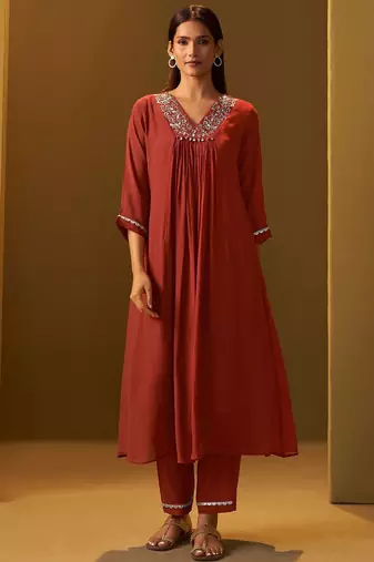 Women Ethnic Motifs Embroidered Thread Work A-Line Kurta with Trouser