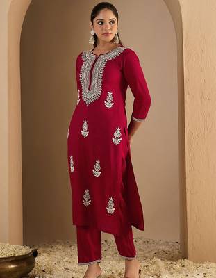 Women Ethnic Motifs Printed Kurta with Trousers 1