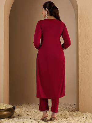 Women Ethnic Motifs Printed Kurta with Trousers 5