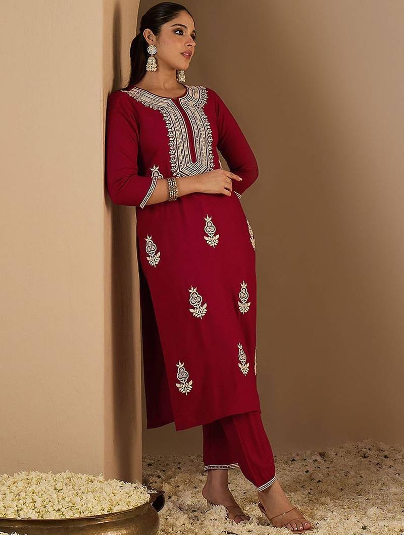 Women Ethnic Motifs Printed Kurta with Trousers
