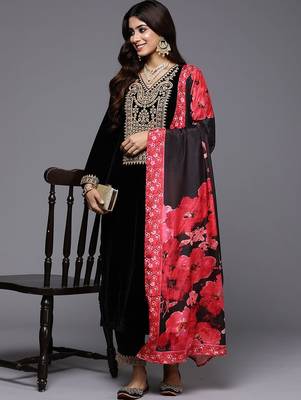 Floral Yoke Design Sequinned Velvet Straight Kurta With Trousers & Dupatta 5