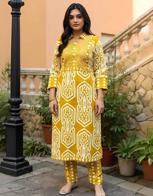 Geometric Printed Pure Cotton Straight Kurta With Trousers 2