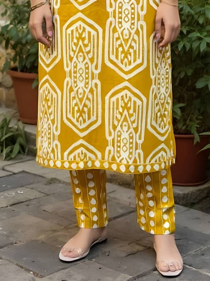Geometric Printed Pure Cotton Straight Kurta With Trousers