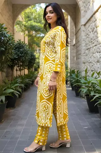 Geometric Printed Pure Cotton Straight Kurta With Trousers