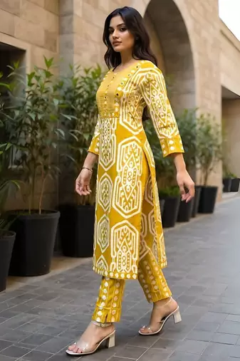 Geometric Printed Pure Cotton Straight Kurta With Trousers