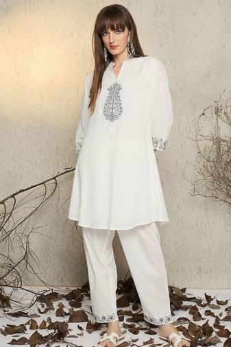 Women Ethnic Motifs Embroidered  Cotton Kurta with Trouser