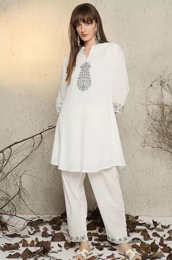 Women Ethnic Motifs Embroidered Pure Cotton Kurta with Trouser