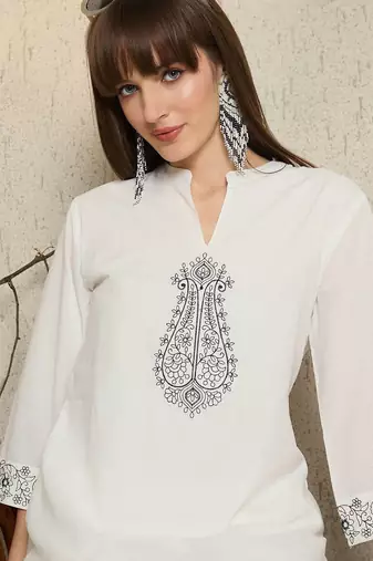Women Ethnic Motifs Embroidered Pure Cotton Kurta with Trouser