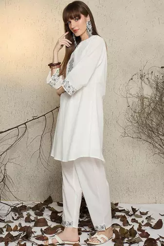 Women Ethnic Motifs Embroidered Pure Cotton Kurta with Trouser