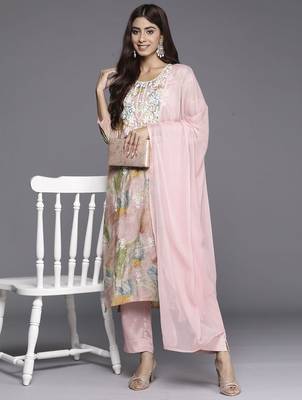 Women Floral Embroidered Kurta with Palazzos & Dupatta 4