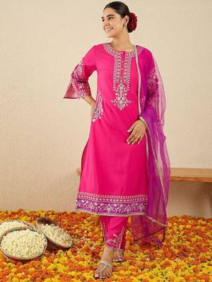 Women Ethnic Motifs Embroidered Regular Kurta Set With Dupatta 2