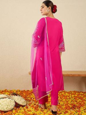 Women Ethnic Motifs Embroidered Regular Kurta Set With Dupatta 5
