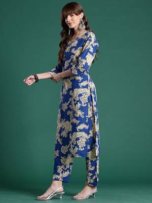 Floral PrintedV-Neck  Cotton Straight Kurta With Trousers 3