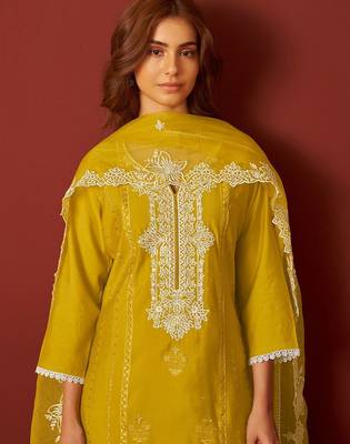 Women Ethnic Motifs Embroidered Regular Thread Work Kurta Set 1