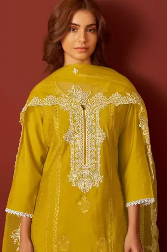 Women Ethnic Motifs Embroidered Regular Thread Work Kurta Set