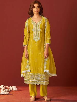 Women Ethnic Motifs Embroidered Regular Thread Work Kurta Set 2