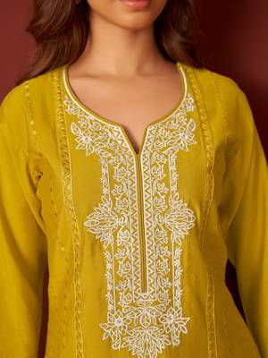 Women Ethnic Motifs Embroidered Regular Thread Work Kurta Set 3