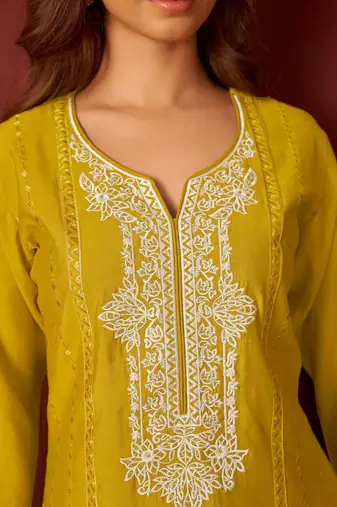 Women Ethnic Motifs Embroidered Regular Thread Work Kurta Set