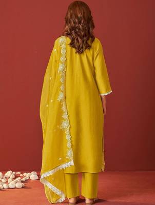 Women Ethnic Motifs Embroidered Regular Thread Work Kurta Set 4