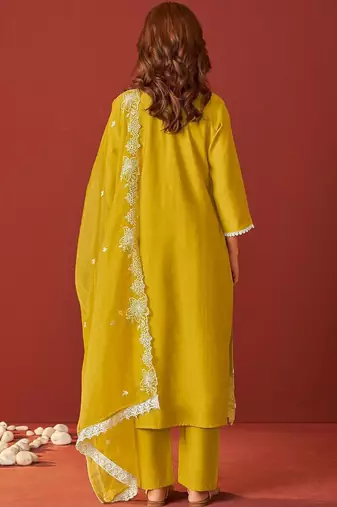 Women Ethnic Motifs Embroidered Regular Thread Work Kurta Set