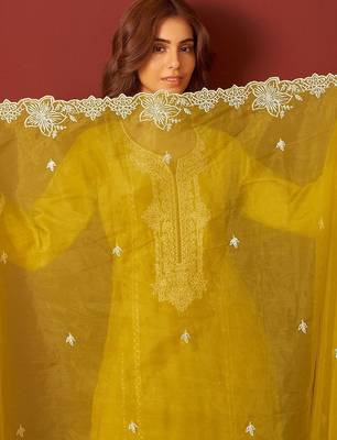 Women Ethnic Motifs Embroidered Regular Thread Work Kurta Set 6