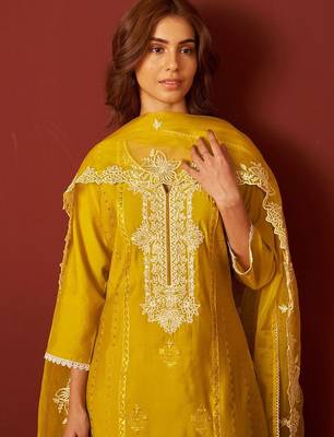 Women Floral Embroidered Kurta with Trousers & Dupatta 1