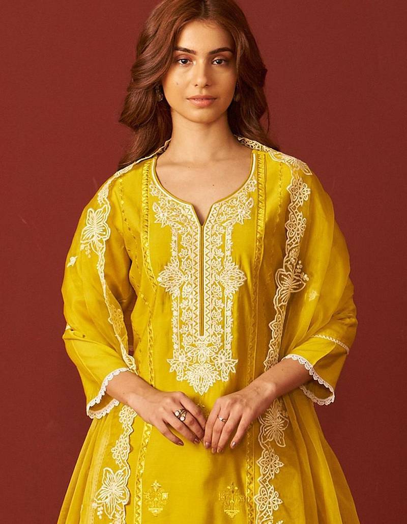 Women Floral Embroidered Kurta with Trousers & Dupatta