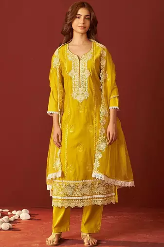 Women Floral Embroidered Kurta with Trousers & Dupatta