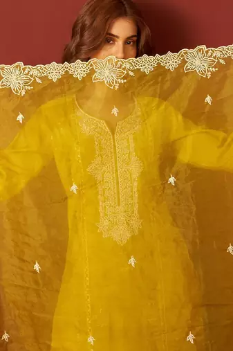 Women Floral Embroidered Kurta with Trousers & Dupatta