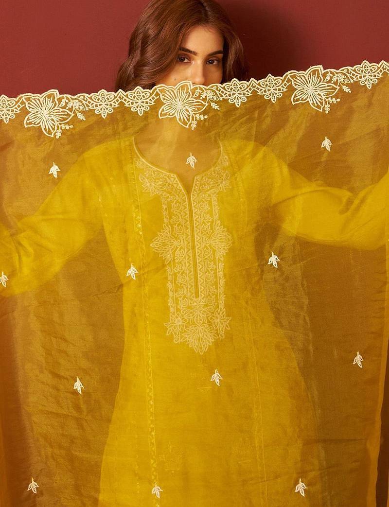 Women Floral Embroidered Kurta with Trousers & Dupatta