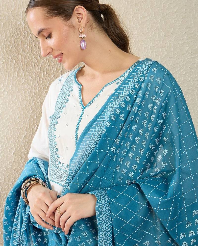 Women Ethnic Motifs Embroidered Regular Thread Work Pure Cotton Kurta with Trousers & With Dupatta