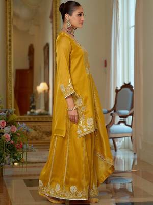 Women Ethnic Motifs Embroidered Regular Thread Work Kurta with Sharara & With Dupatta 3