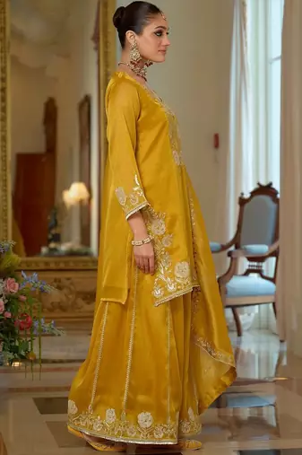 Women Ethnic Motifs Embroidered Regular Thread Work Kurta with Sharara & With Dupatta