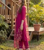 Women Floral Embroidered Regular Thread Work Liva Kurta with Trousers & With Dupatta