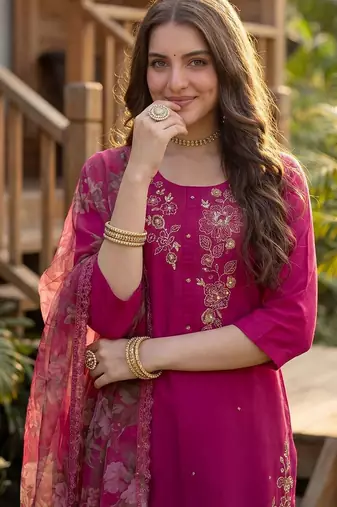 Women Floral Embroidered Regular Thread Work Liva Kurta with Trousers & With Dupatta