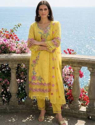 Women Floral Embroidered Regular Thread Work Pure Cotton Kurta with Trousers & With Dupatta 1