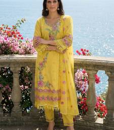 Women Floral Embroidered Regular Thread Work Pure Cotton Kurta with Trousers & With Dupatta