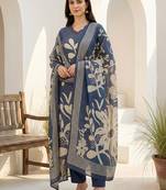 Women Floral Printed Regular Beads and Stones Kurta with Trousers & With Dupatta