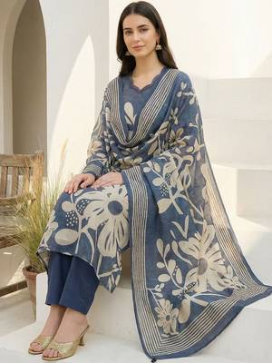 Women Floral Printed Regular Beads and Stones Kurta with Trousers & With Dupatta 5