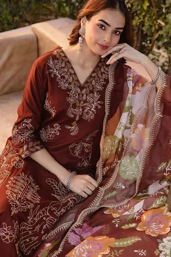 Women Ethnic Motifs Embroidered Regular Thread Work Kurta with Trousers & With Dupatta
