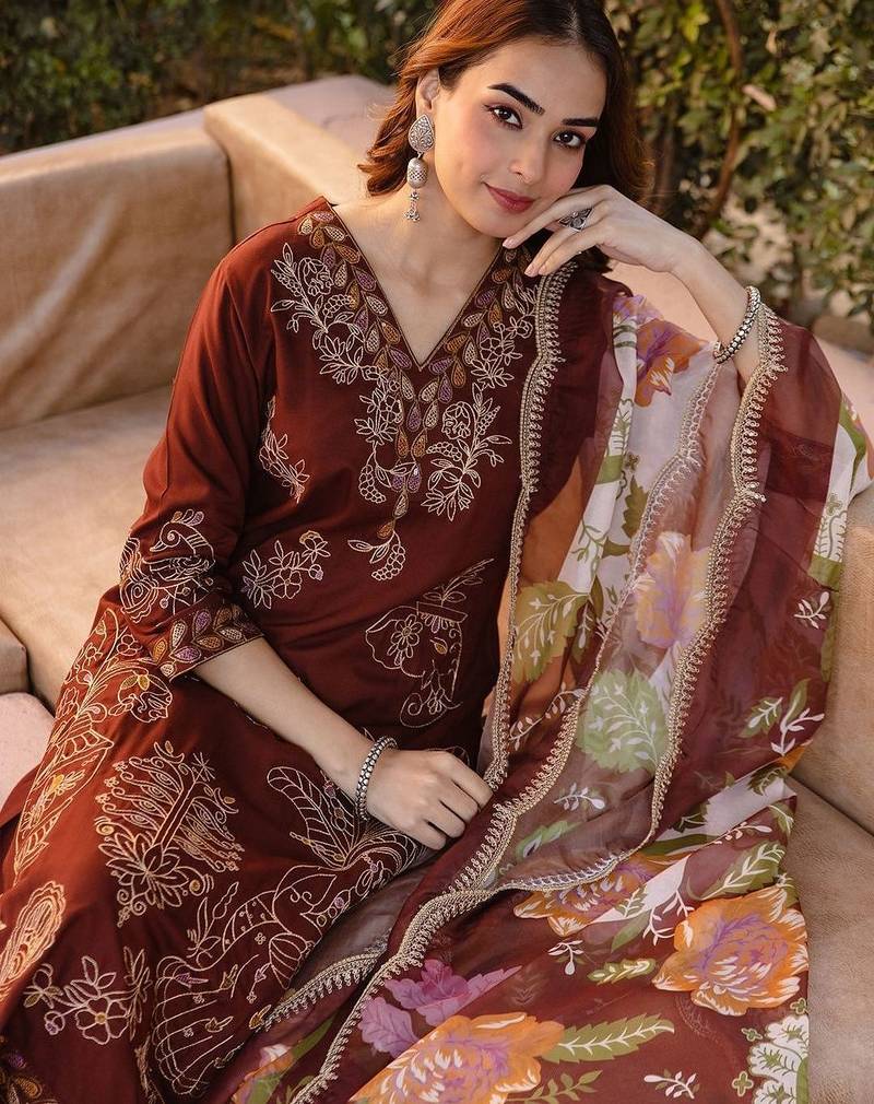 Women Ethnic Motifs Embroidered Regular Thread Work Kurta with Trousers & With Dupatta