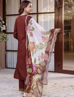 Women Ethnic Motifs Embroidered Regular Thread Work Kurta with Trousers & With Dupatta 5