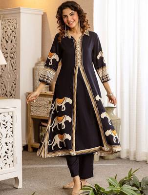 Women Ethnic Motifs Printed Panelled Kurta with Trousers 4