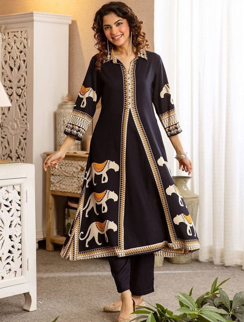 Women Ethnic Motifs Printed Panelled Kurta with Trousers