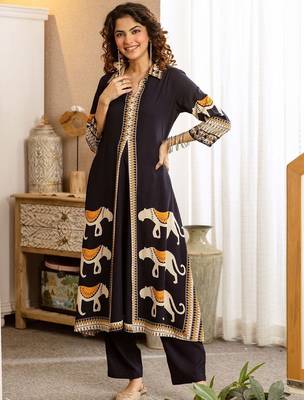Women Ethnic Motifs Printed Panelled Kurta with Trousers 1