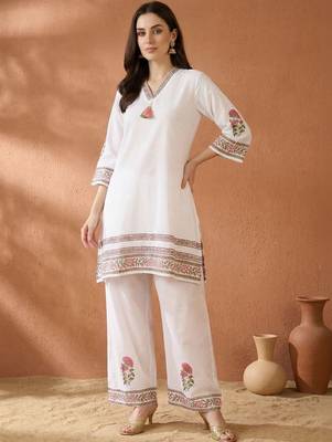 Women Floral Printed Regular  Cotton Kurta with Trousers 1