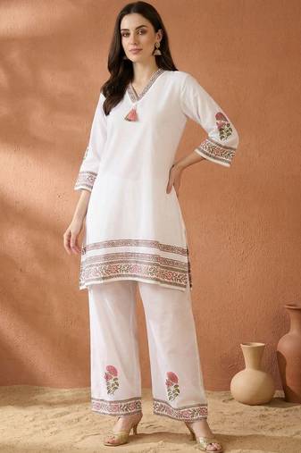 Women Floral Printed Regular  Cotton Kurta with Trousers