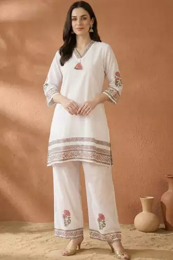 Women Floral Printed Regular Pure Cotton Kurta with Trousers